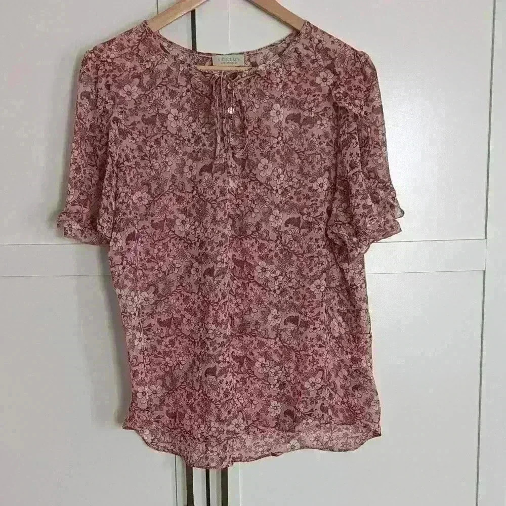 Status by Chenault Floral Top